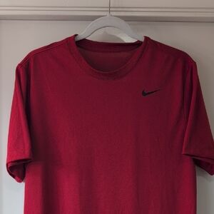 The Nike Tee Men’s Red Short-Sleeve Black Swoosh Front Graphic Medium Dri-Fit